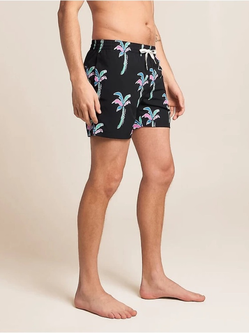 Chubbies men’s medium Havana nights swim trunks 5.5” inseam shorts